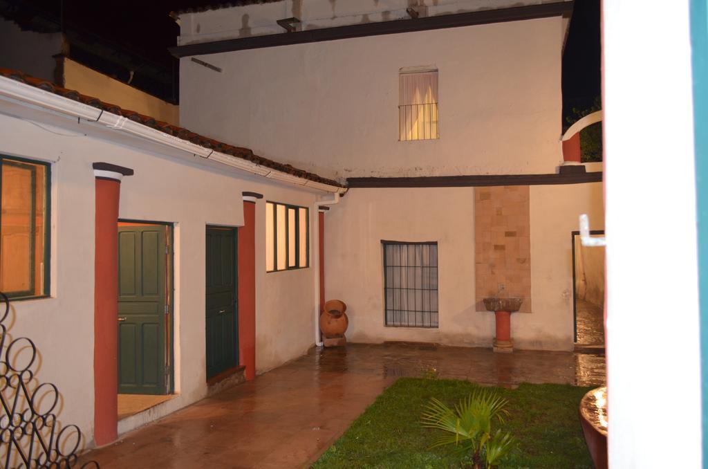 Casa Solariega Hostal B&B Sucre Exterior photo